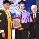 Unibe reconoce a José Armando Manzano Aguasvivas en graduación de 549 profesionales